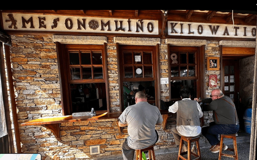 Restaurante Kilowatio en Cedeira, famoso por su marraxo y raciones caseras en la zona del Ortegal