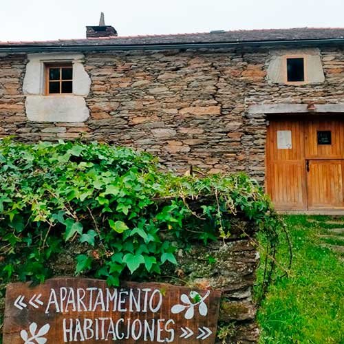 Jardin de Entrada a las Habitaciones